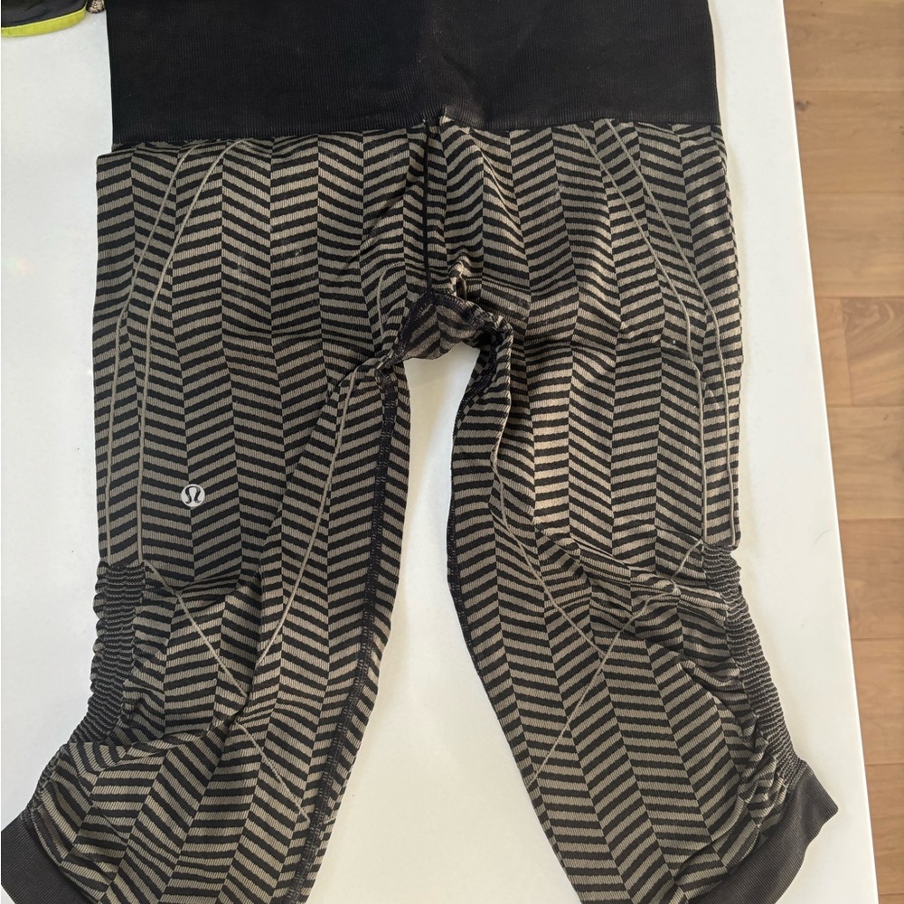 lululemon athletica women’s Black and Tan Striped Leggings